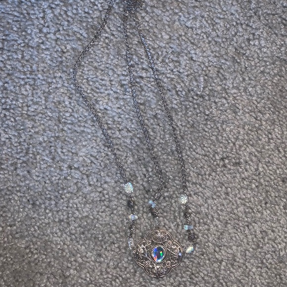 Jeweled Headpiece - Picture 3 of 3